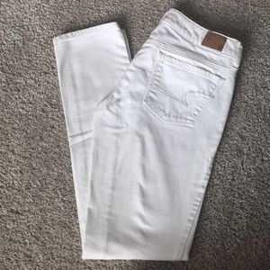 White American Eagle Skinny Jeans